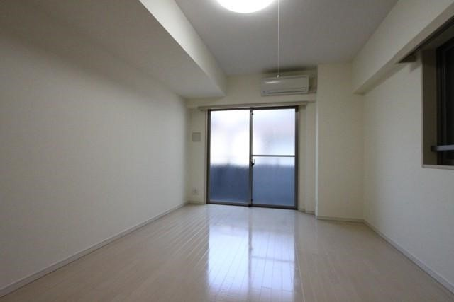 エルフラット両国の洋室