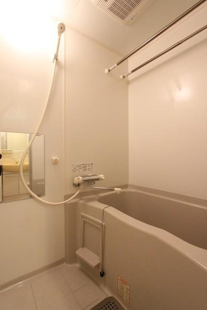 エルフラット両国の浴室