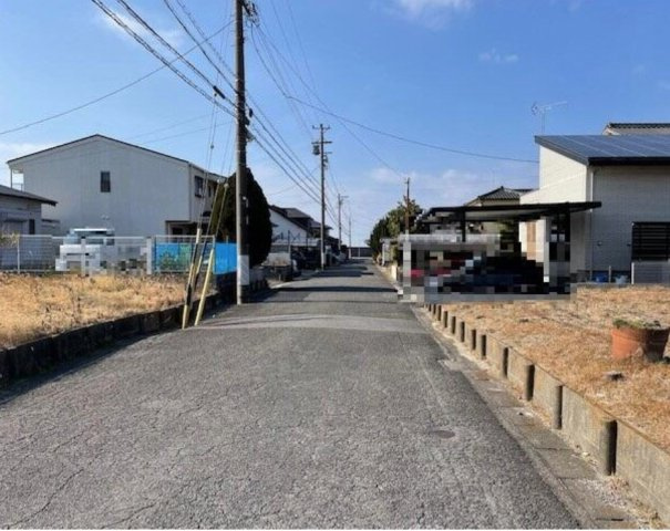 常滑市新浜町２丁目　売り土地の前面道路含む現地写真