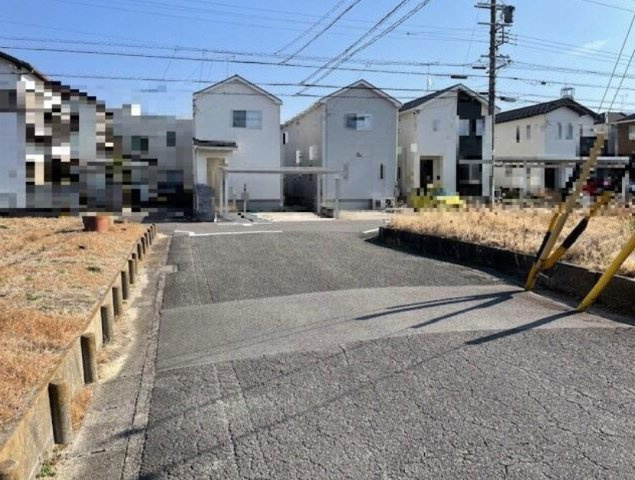 常滑市新浜町２丁目　売り土地の前面道路含む現地写真