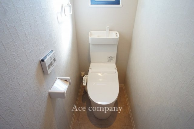 【トイレ】 | 東大阪市大蓮東2丁目 | トイレは1階と2階の2ヶ所に完備♪ともに同仕様のシャワートイレです☆