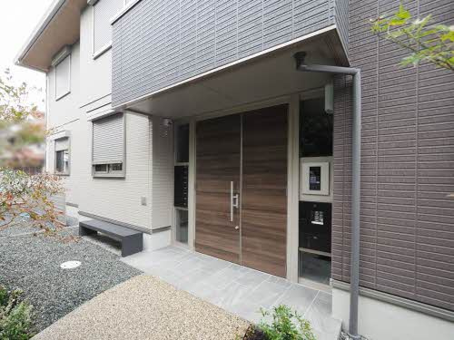 丹波篠山市乾新町のアパートのエントランス