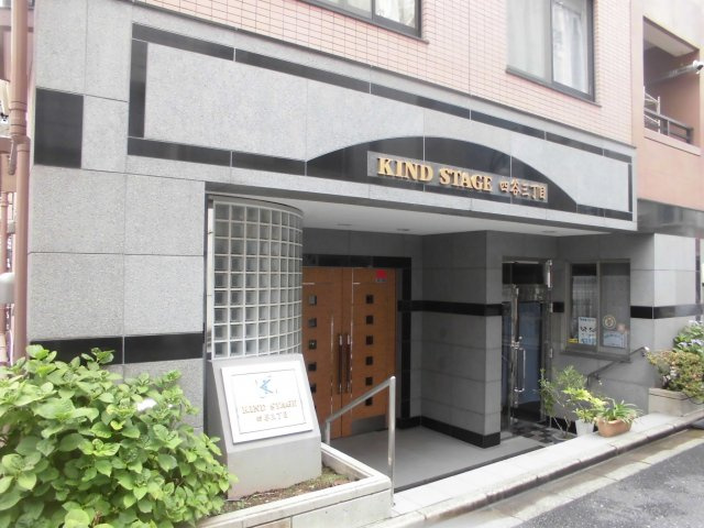 カインドステージ四谷三丁目のエントランス