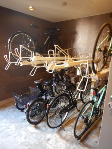 カインドステージ四谷三丁目の駐輪場