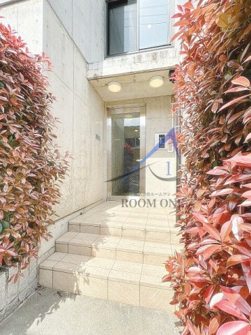 MidCUBE中台のエントランス|エントランスです。