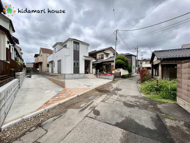 上尾市緑丘第10　新築戸建　ハートフルBの前面道路含む現地写真