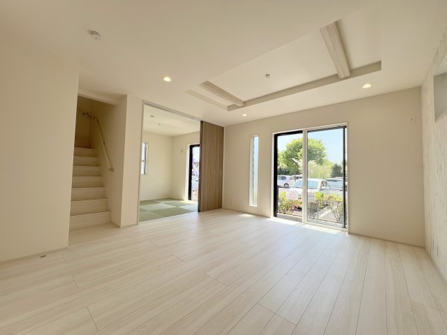 羽村市緑ヶ丘4丁目　新築戸建全9棟の居間・リビング|コミュニケーションが増えるリビングイン階段。