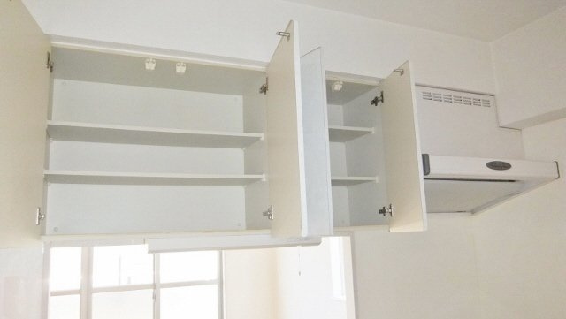 ラ・パラドール中山のその他|キッチン上部にもたくさん収納出来ます