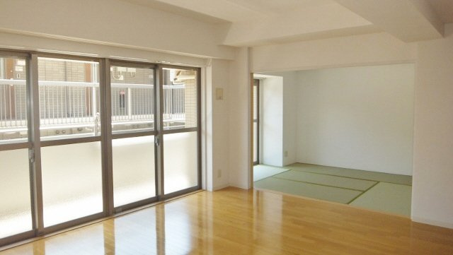 ラ・パラドール中山の居間・リビング|広々リビング17.1帖