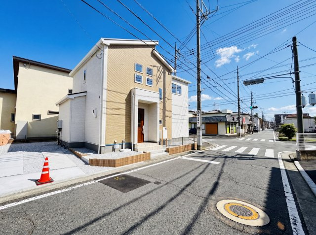 新築　前橋市日吉町3期　GRAFARE　１号棟の前面道路含む現地写真|現地写真　北側接道幅員約6ｍ　西側接道幅員約10ｍ