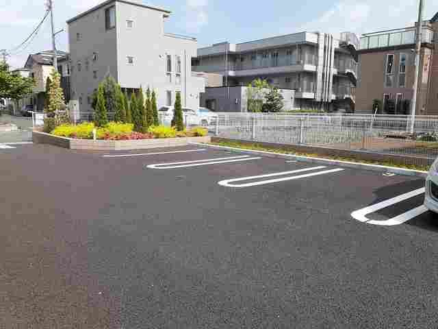 ブリアン　グラースの駐車場