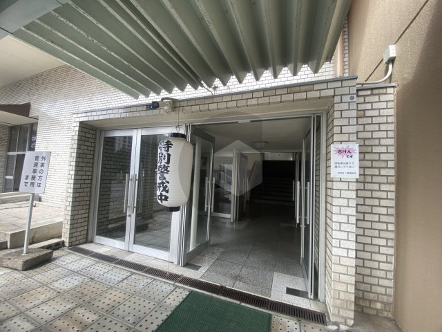 八戸の里グランド・マンションA棟のエントランス