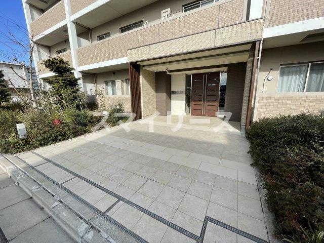 アヴェニール柏の葉のエントランス
