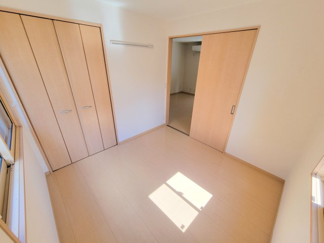 ラフィーネ松ヶ丘の洋室