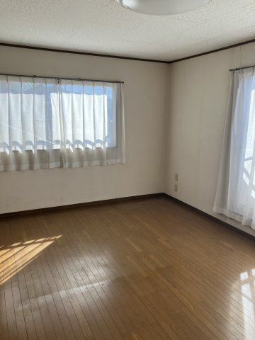 中古戸建　豊橋市佐藤三丁目33-16，33-17の洋室|２階洋室