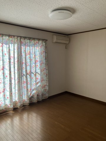 中古戸建　豊橋市佐藤三丁目33-16，33-17の洋室|２階洋室