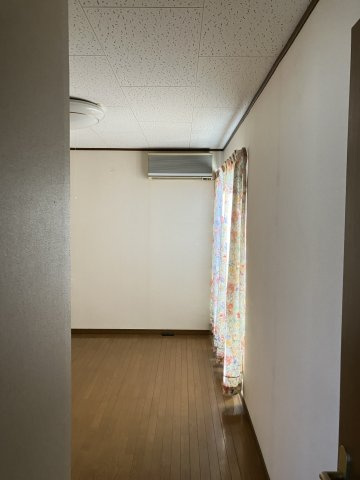 中古戸建　豊橋市佐藤三丁目33-16，33-17の洋室|２階洋室