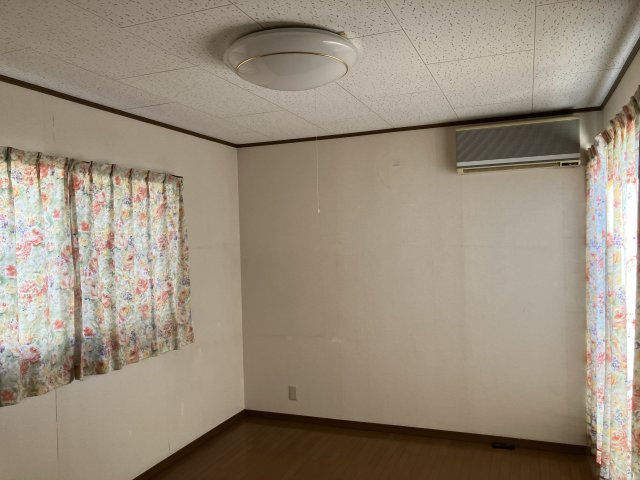 中古戸建　豊橋市佐藤三丁目33-16，33-17の洋室|２階洋室