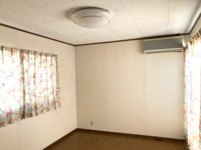 中古戸建　豊橋市佐藤三丁目33-16，33-17の洋室|２階洋室