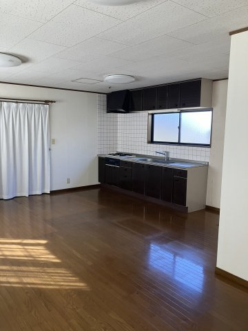 中古戸建　豊橋市佐藤三丁目33-16，33-17の居間・リビング|LDK