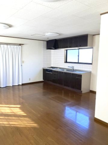中古戸建　豊橋市佐藤三丁目33-16，33-17の居間・リビング|LDK