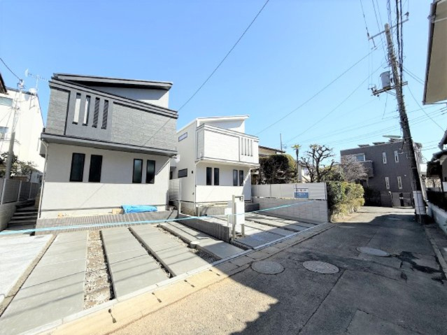 【仲介手数料５５０万円が無料！】■成城学園駅１３分 ■ＬＤＫ天井が吹抜け■車２台の画像