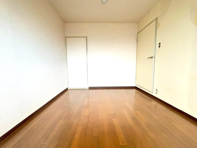 ウイングヒルズ羽曳野の洋室