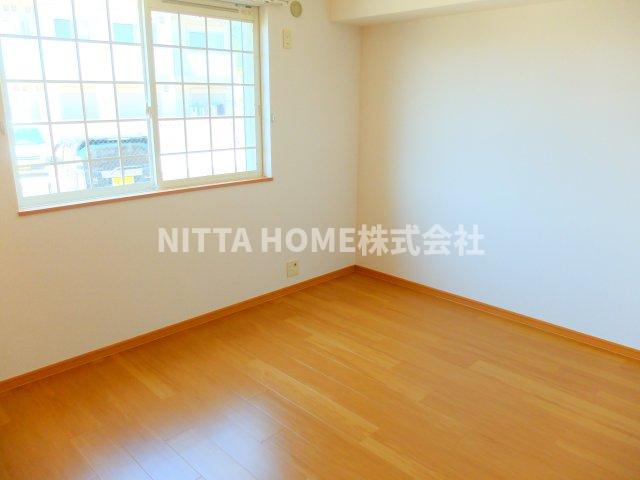 丹波市柏原町柏原のアパートの洋室|６帖の洋室が２室あります♪