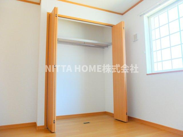 丹波市柏原町柏原のアパートの収納|各洋室にクローゼットが付いています◎