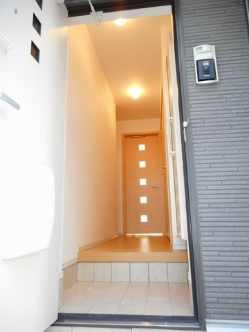 チェリーブロッサムⅠの玄関|明るい玄関です