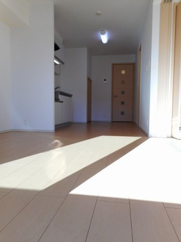 チェリーブロッサムⅠの居間・リビング|こちらの居間で趣味の時間をお楽しみください