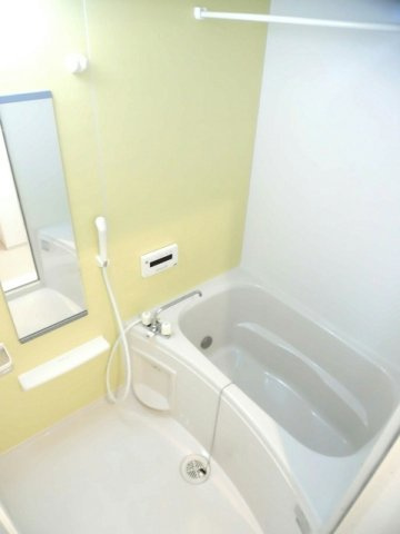 チェリーブロッサムⅠの浴室|日々の疲れを癒すお風呂付です