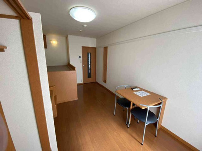 【居間・リビング】 | レオパレス幸αⅡ | 設備・仕様は号室により異なる為、現況を優先致します。