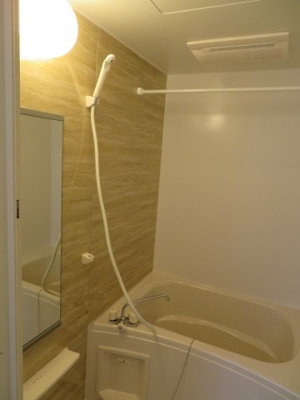 【浴室】 | サンリットガーデンⅢ | 日々の暮らしに欠かせないお風呂です