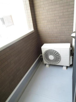 【バルコニー】 | アヴェニール | 外からの目が気にならないバルコニーで洗濯物が干せます