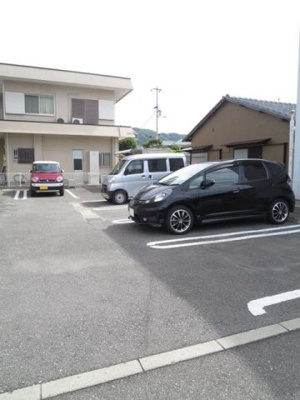 【駐車場】 | アヴェニール | 駐車スペースもあります