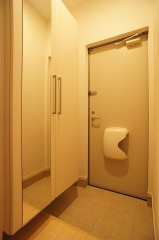 エフォートＣの玄関