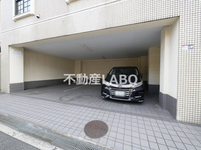 セレネ37の駐車場