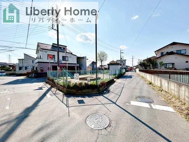 土浦市木田余西台3期　新築戸建の前面道路含む現地写真