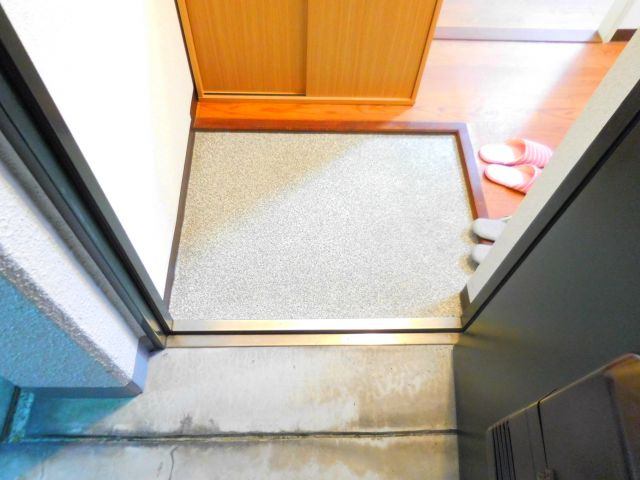 高槻市上本町の賃貸マンションの玄関