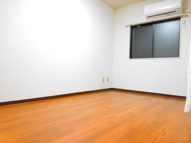 高槻市上本町の賃貸マンションの居間・リビング