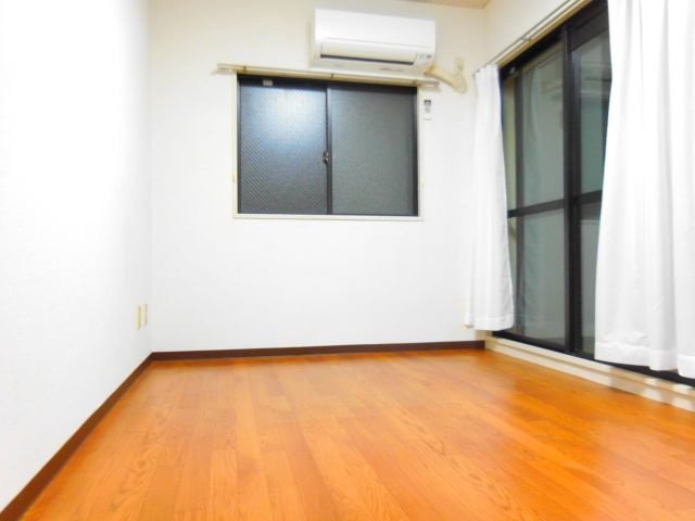 高槻市上本町の賃貸マンションの居間・リビング