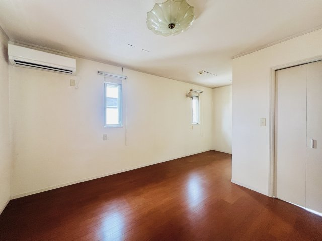 前橋市樋越町の洋室|2階には10帖の洋室♪
WIC付き