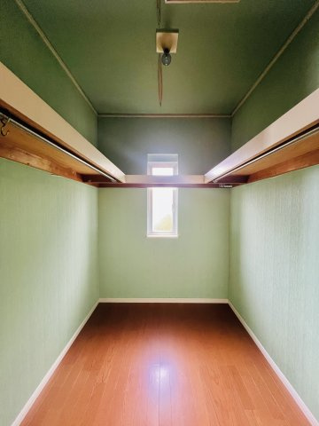 前橋市樋越町の収納|たっぷり収納可能なウォークインクローゼット♪