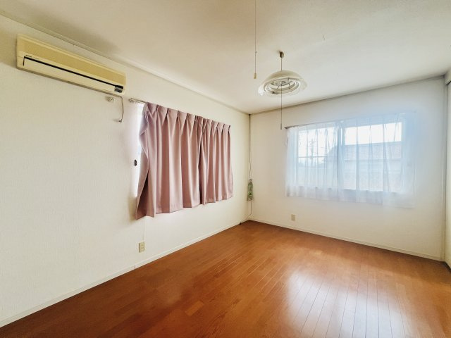 前橋市樋越町の洋室|２面採光で日当たり風通し良好♪