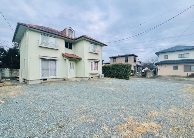 前橋市樋越町の前面道路含む現地写真|駐車5台以上可能の広々とした敷地♪