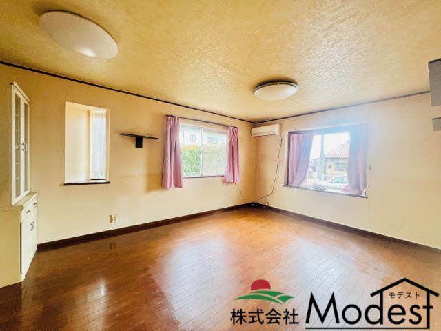 前橋市樋越町の居間・リビング|日当たりも良好な広々リビング♪