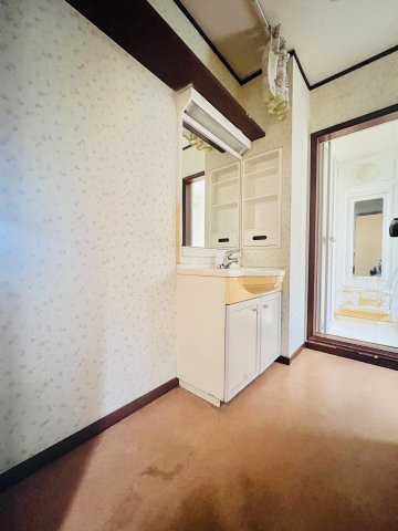 前橋市樋越町の洗面所|広々とした空間の洗面脱衣所◎