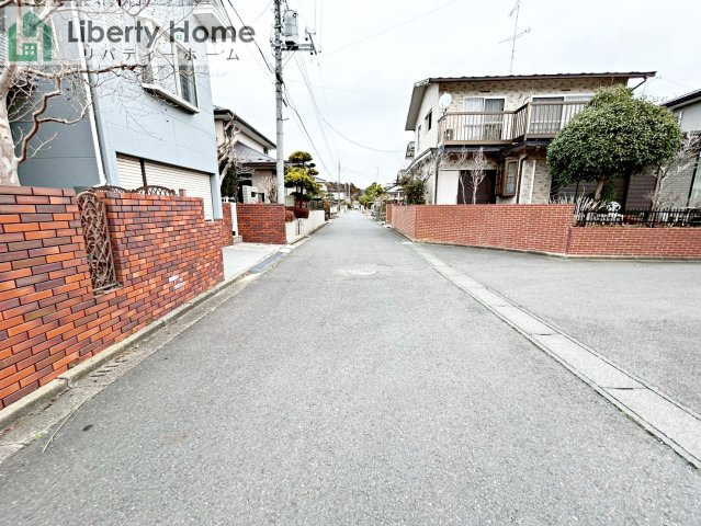茨城町前田　中古戸建の前面道路含む現地写真