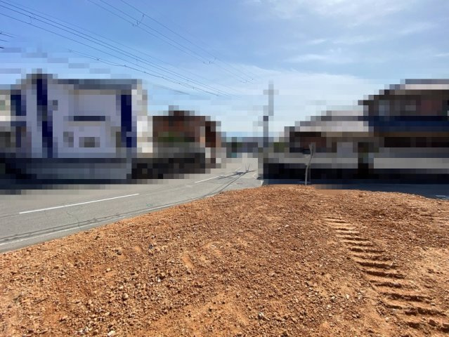 明石市大久保町高丘一丁目①号地　売土地の前面道路含む現地写真